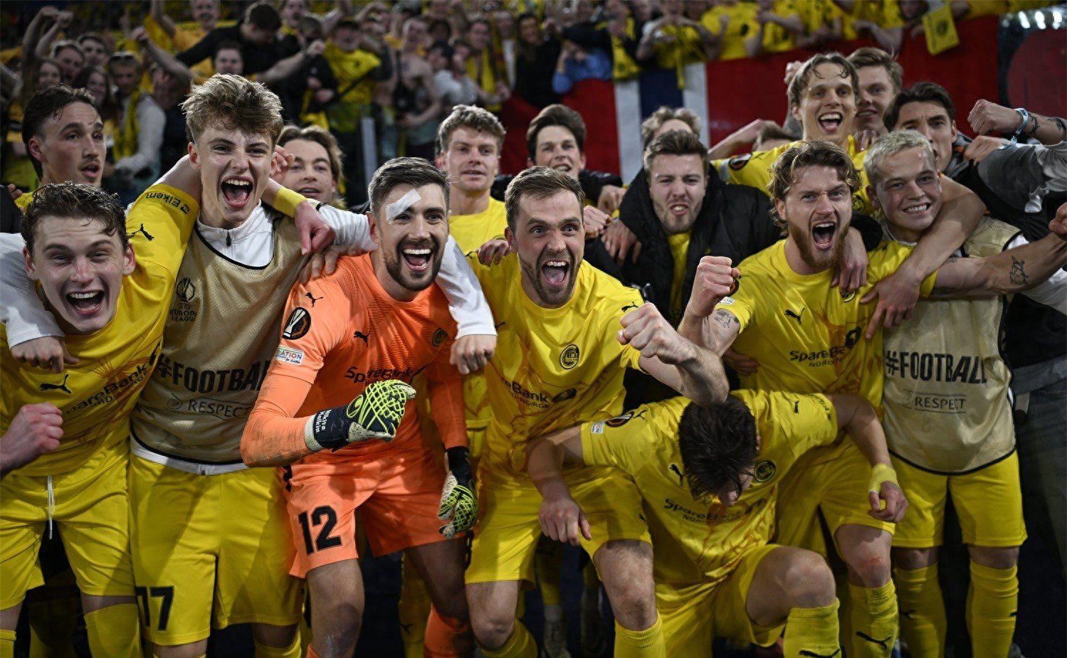 包含赛地聚焦——欧篮联今晨热度飙升；多特蒙德战术微调；赛场秩序良好；年轻球员得到机会的词条